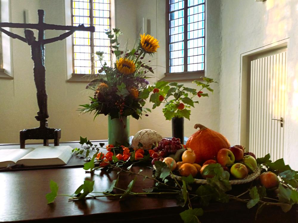 Altarschmuck in der Kirche