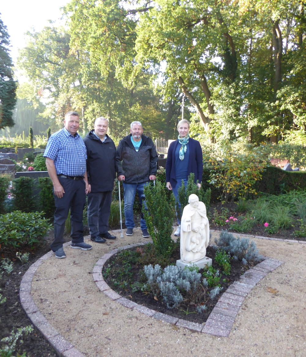 Die Verantwortlichen für den Ev. Friedhof im Skulpturengarten
