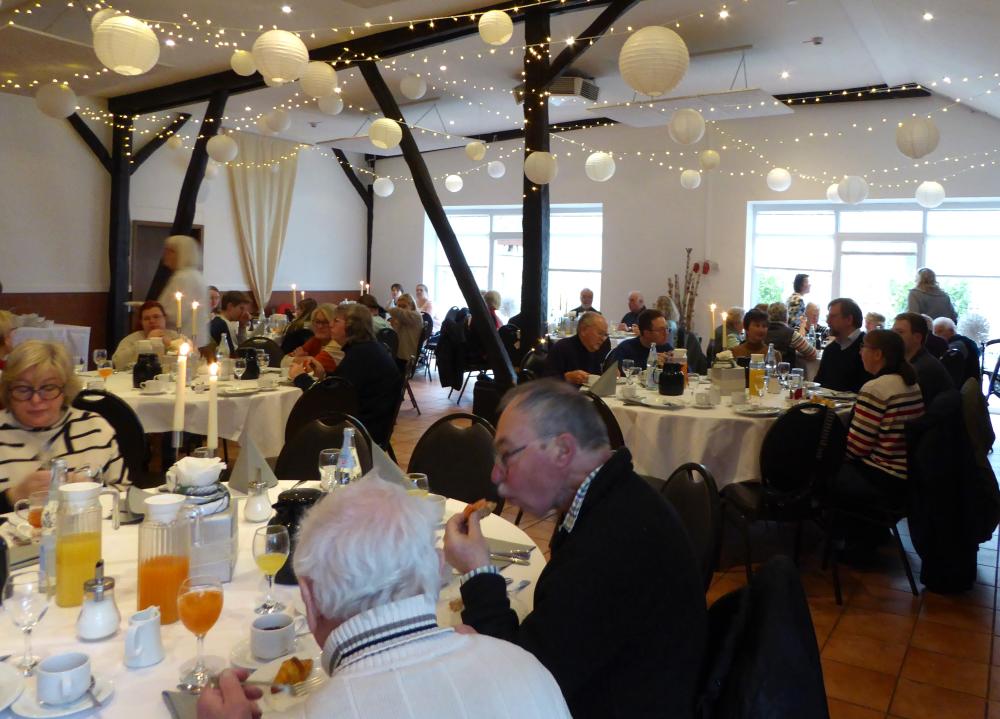 Angeregte Gespräche im Kotten des Hotels Sasse