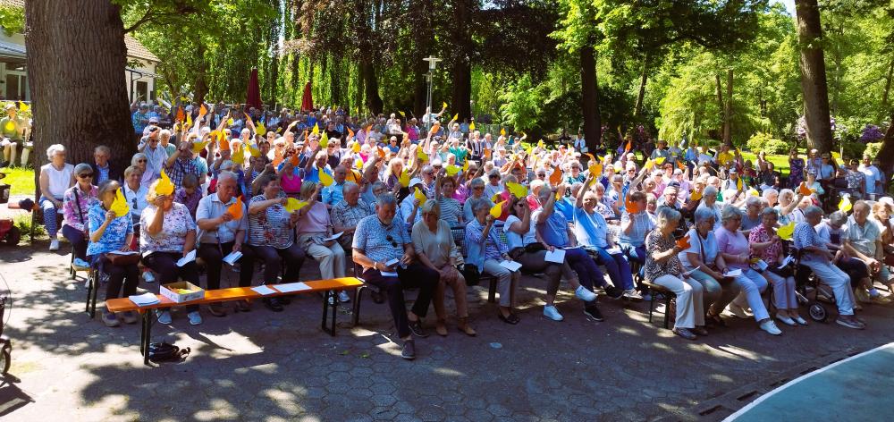 Alle angesteckt von der Flamme des Geistes - so das Motto des Open-Air-Gottesdienstes