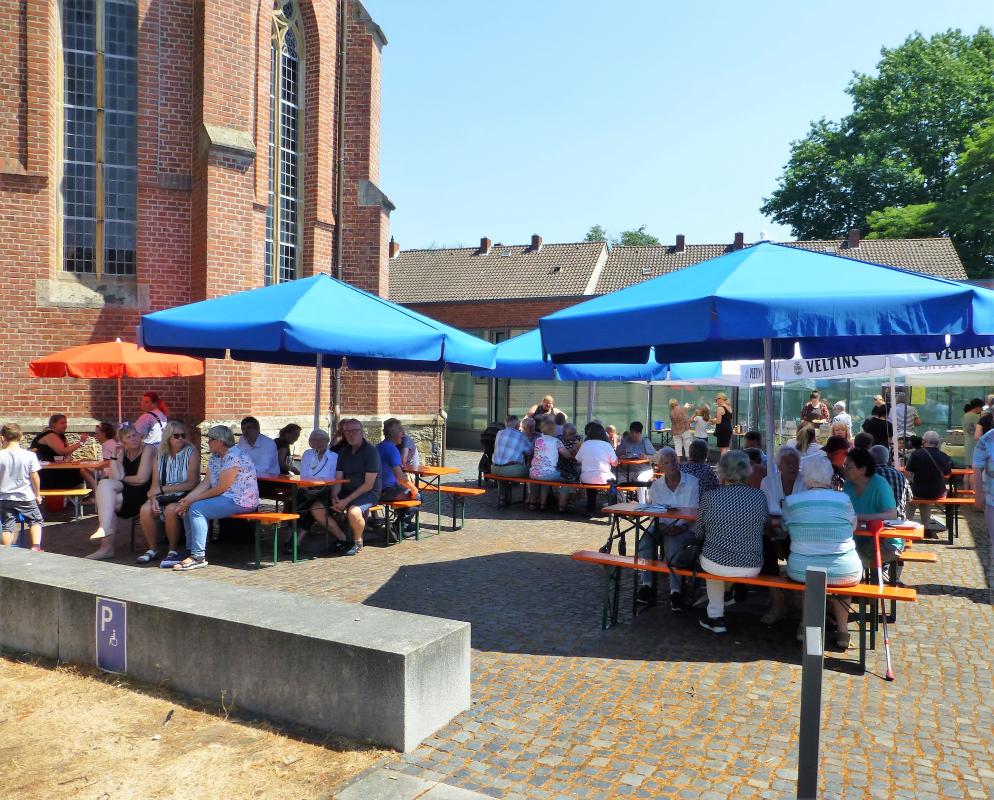Gemeindefest rund um die Johanneskirche und das Gemeindehaus.